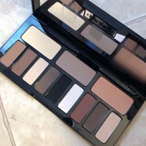 Kat Von D high pigmented eyeshadow palette
